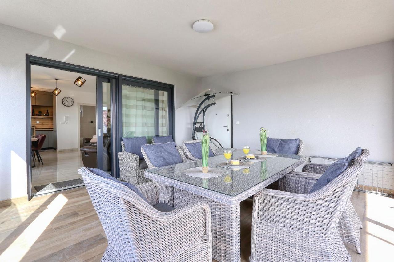 Luxury Apartment Isabell Zaton  Extérieur photo