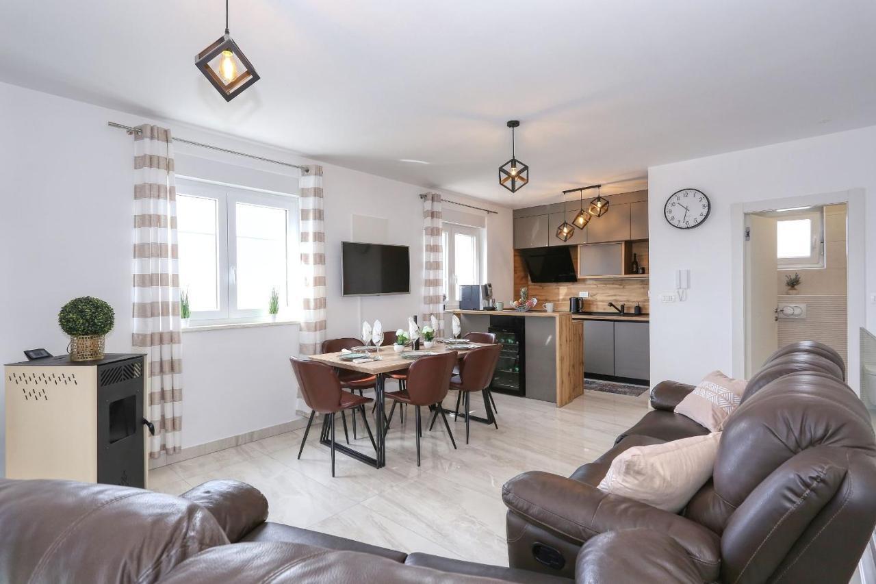 Luxury Apartment Isabell Zaton  Extérieur photo